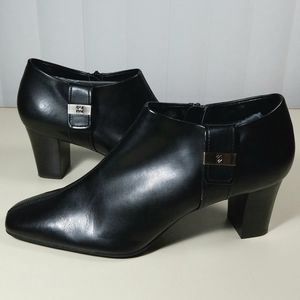 Womens shoe Anne Klein Sz 10 Ankle Boot